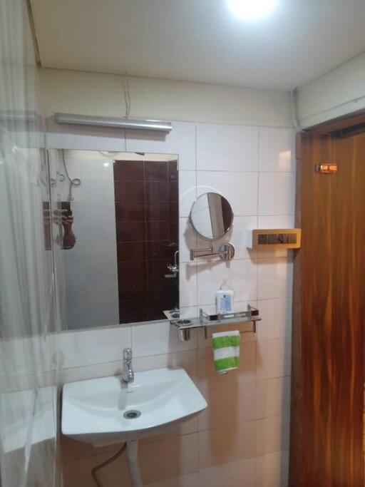 Ostro Inn Studio Apartment Kolkata Exterior photo